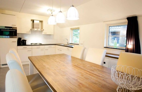 Noordoostelijk van Schaarsbergen House | Cosy apartment in villa for 6 people with WIFI, pool, TV and terrace