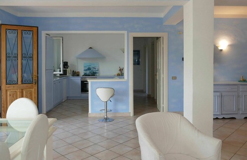 Monade Santa Lucia Villa | Cosy apartment in villa with WIFI, pool, A/C, TV, patio, pets allowed and panoramic view