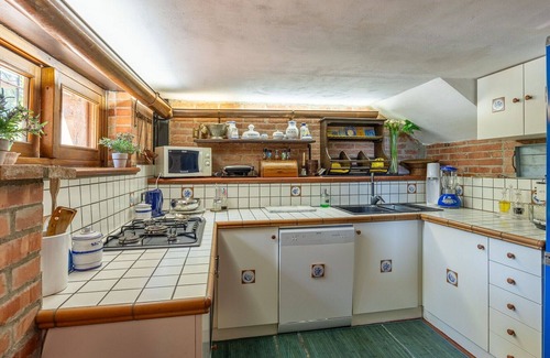 Buggiano Villa | Cosy apartment in villa with WIFI, A/C, pool, TV, patio, pets allowed, panoramic view and parking