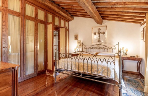 Buggiano Villa | Cosy apartment in villa with WIFI, A/C, pool, TV, patio, pets allowed, panoramic view and parking