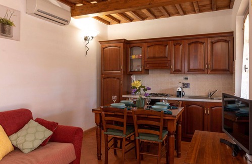 Massa Marittima House | Cosy apartment in villa for 6 people with A/C, WIFI, TV, terrace and pets allowed