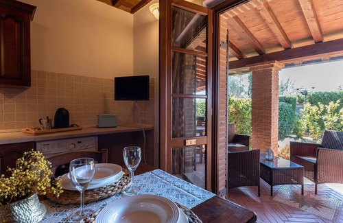 Massa Marittima House | Cosy apartment in villa for 6 people with A/C, WIFI, TV, terrace and pets allowed