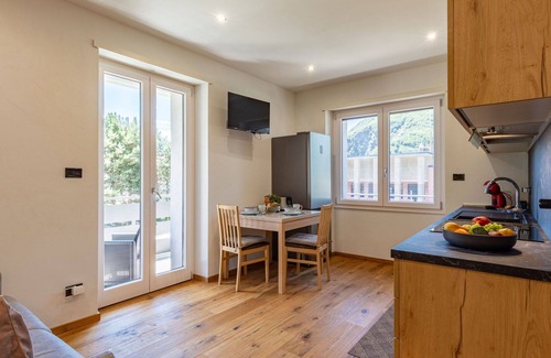 Samolaco Apartment | Cosy apartment for 3 people with A/C, WIFI and balcony