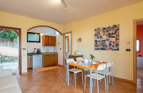Valloria Apartment | Cosy apartment for 4 people with WIFI, hot tub, pool, A/C, TV and patio