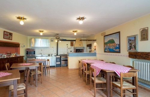 Valloria Apartment | Cosy apartment for 4 people with WIFI, hot tub, pool, A/C, TV and patio