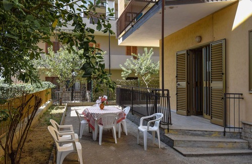 Villapiana Lido Apartment | Cosy apartment for 6 guests with A/C, TV and pets allowed