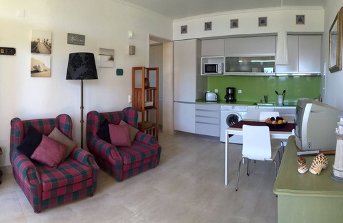 Porto de Mos Apartment | Cosy Apartment near the beach - Enjoy the summer almost all year