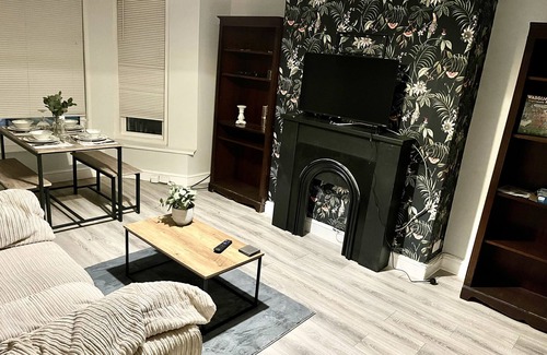 Ipswich Apartment | Cosy apartment near town centre and close to train station with parking!