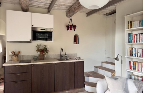 Vaugines Apartment | Cosy apartment-private garden, terrace, patio-in typical village near Lourmarin