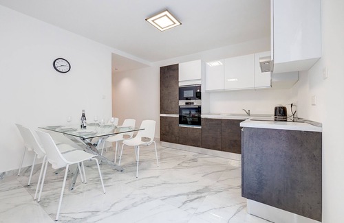 Swieqi Apartment | Cosy Apartment steps to St George's Bay
