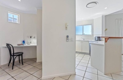 Sunshine Beach Apartment | Cosy apartment with ocean views in Sunshine Beach