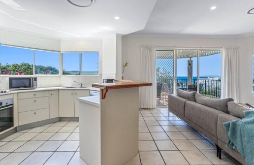 Sunshine Beach Apartment | Cosy apartment with ocean views in Sunshine Beach