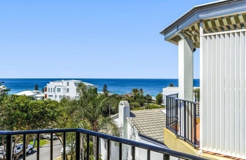 Sunshine Beach Apartment | Cosy apartment with ocean views in Sunshine Beach