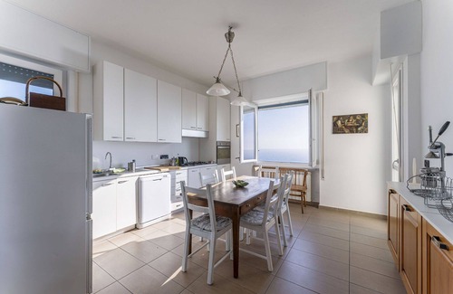 Pieve Ligure Apartment | Cosy apartment with A/C, WIFI, TV, balcony, panoramic view and parking, close to Portofino
