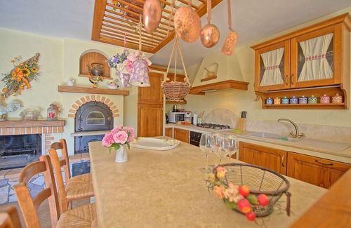 Villa A Sesta Apartment | Cosy apartment with A/C, pool, WIFI, TV, patio, panoramic view and parking, close to Siena