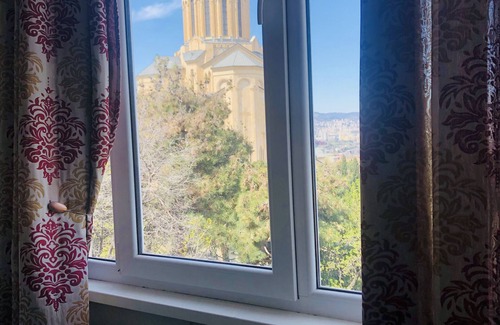 Avlabari Apartment | Cosy apartment with stunning views of the cathedral