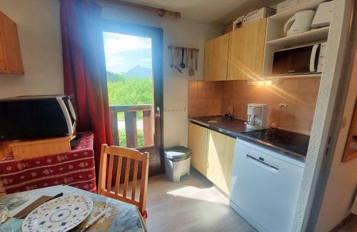Morillon Apartment | Cosy appartement au centre de Morillon, proche télécabine, balcon et parking - FR-1-624-104