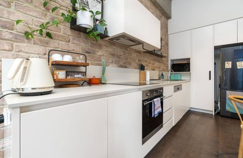 Phillip Apartment | Cosy Apt 7 Min Drive Away from Canberra Hospital