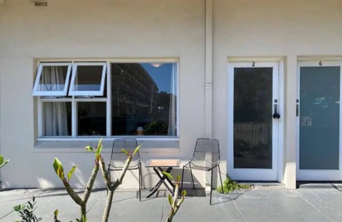Fremantle Apartment | Cosy Apt metres from Fremantle Markets and Bathers
