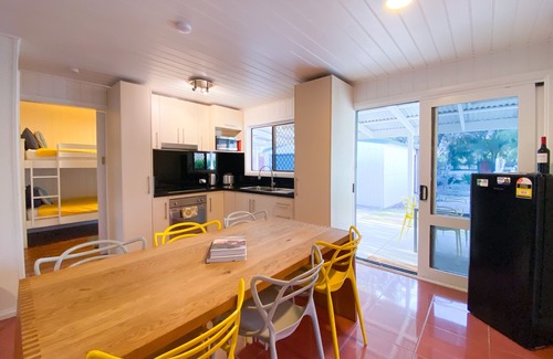 Ventnor House | Cosy Beach Cottage with large garden in walking distance from the beach.