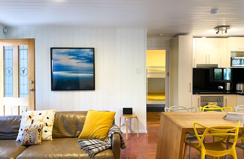 Ventnor House | Cosy Beach Cottage with large garden in walking distance from the beach.