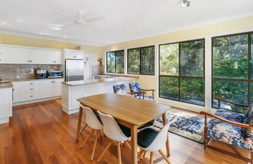 Valla Beach House | Cosy beach house, well suited for larger groups looking to spend time togethe