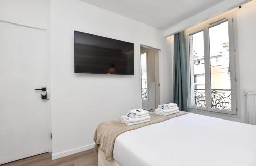 Quartier de Javel Apartment | Cosy Bedroom near Tour Eiffel Champs de Mars