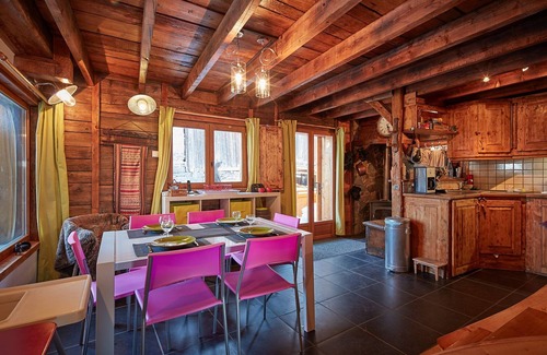 Saint-Jean-de-Belleville Ski Chalet | Cosy chalet in charming alpine village in Les 3 Vallées