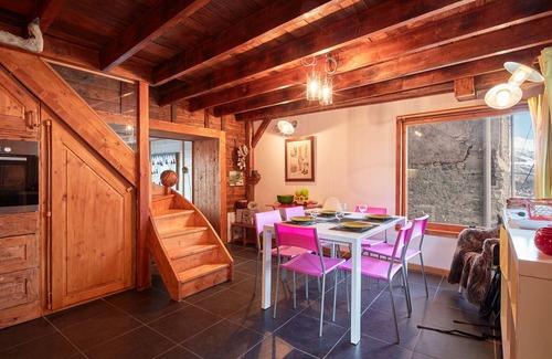 Saint-Jean-de-Belleville Ski Chalet | Cosy chalet in charming alpine village in Les 3 Vallées