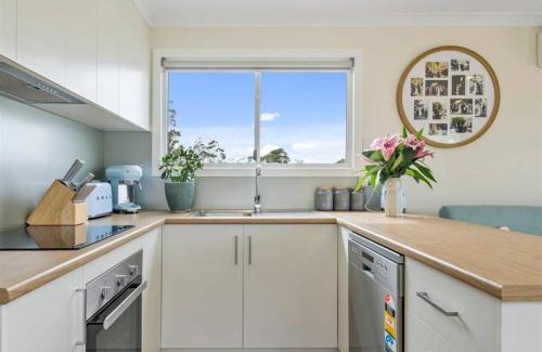 Primrose Sands House | Cosy Cabin, Big View !