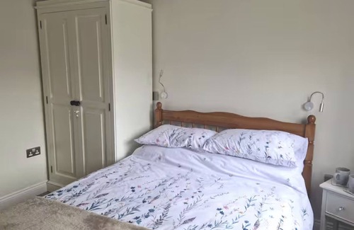 Freshwater Cabin | Cosy cabin in the beautiful West side of the Isle of Wight. Pet Friendly!