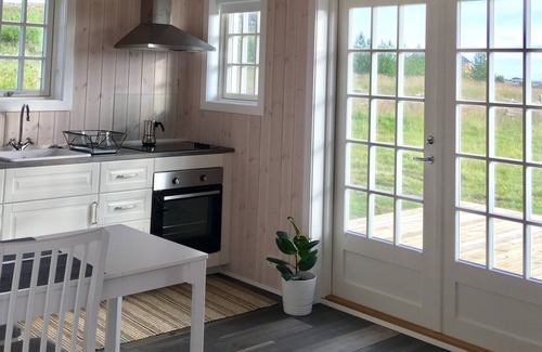 Selfoss Cabin | Cosy cabin with beautiful mountain and river view.