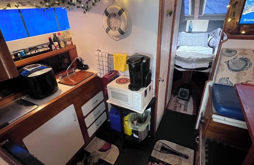 Oak Bay Boat Rental | Cosy & calm space . Free parking .