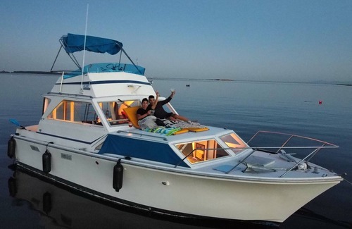 Oak Bay Boat Rental | Cosy & calm space . Free parking .