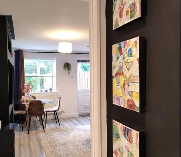 Quedgeley Apartment | Cosy Canalside Home in Peaceful Area - Easy M5 Access & Free Parking