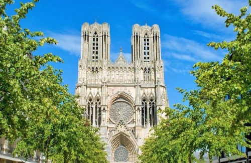 Reims City Centre Apartment | Cosy Cathedral (Parking ,Wifi)