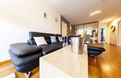 Reims City Centre Apartment | Cosy Cathedral (Parking ,Wifi)