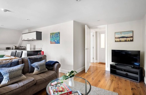New Forest District Apartment | Cosy & Central Brockenhurst Flat