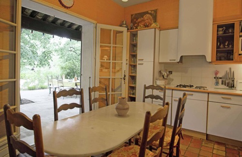 Villeneuve-les-Avignon Villa | Cosy chalet 50 m from the slopes