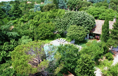 Villeneuve-les-Avignon Villa | Cosy chalet 50 m from the slopes