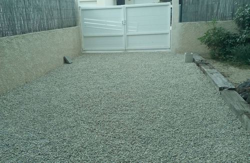 Marseillan Ski Chalet | Cosy chalet just a stone's throw from the beach, surrounded by greenery.