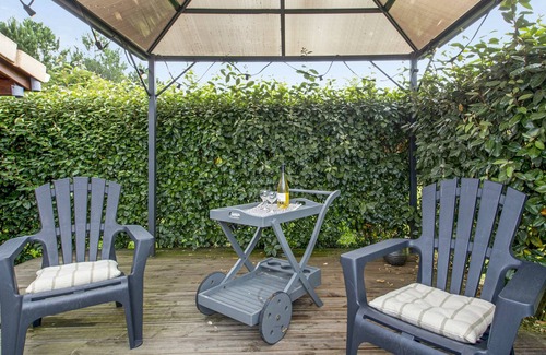 Seignosse Ski Chalet | Cosy chalet with garden, terrace and pool in Saubion - Welkeys