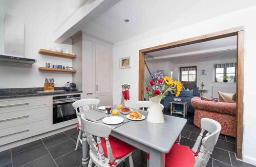 St Ives Cottage | Cosy character cottage near St Ives with Parking