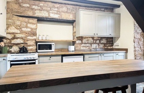 Crich Cottage | Cosy, clean, sleeping three in a kingsize bed and single in a separate room.
