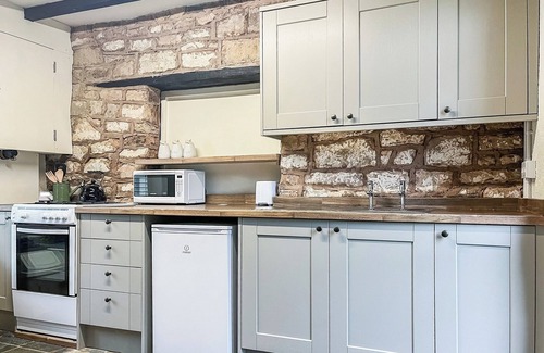 Crich Cottage | Cosy, clean, sleeping three in a kingsize bed and single in a separate room.