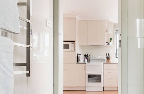Stieglitz House | Cosy Coastal Retreat in Stieglitz with Water Views