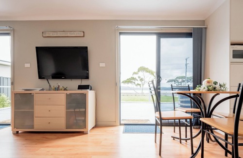 Stieglitz House | Cosy Coastal Retreat in Stieglitz with Water Views