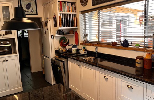 Glencairn House | Cosy, comfortable 1-bedroom house in Glencairn with sea and mountain views.