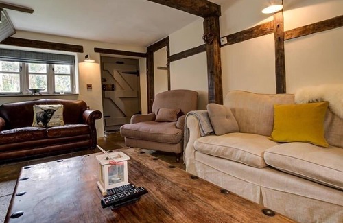Salisbury Cottage | Cosy Cot, SALISBURY