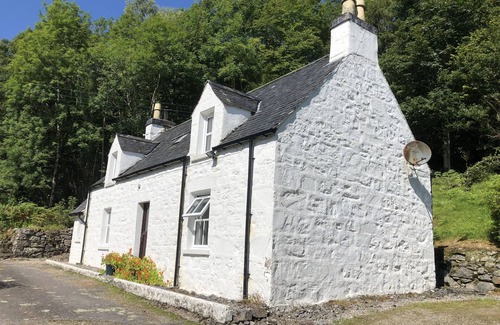 Kyle House | Cosy cottage, ideally located for exploring Skye and Lochalsh